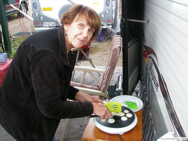 Jeanette busily making pikelets for happy-hour 
